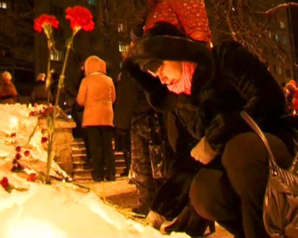 Пермяки зажгли сотни свечей в годовщину трагедии в Хромой лошади Пермяки зажгли сотни свечей в годовщину трагедии в Хромой лошади