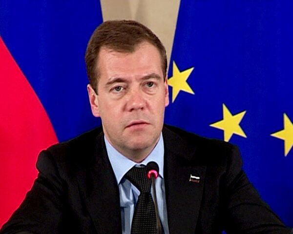 Медведев: вопрос об отмене виз между РФ и ЕС сдвинулся с мертвой точки Медведев: вопрос об отмене виз между РФ и ЕС сдвинулся с мертвой точки
