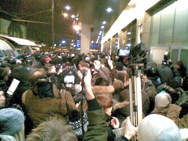 Тот же shraibman предрекает, что события в Москве и Петербурге могут привести к обострению сепаратизма в Татарстане, Башкирии, по всему Северному Кавказу. Тот же shraibman предрекает, что события в Москве и Петербурге могут привести к обострению сепаратизма в Татарстане, Башкирии, по всему Северному Кавказу.