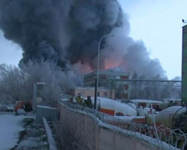 Пожар на складе в Москве тушили 60 расчетов и два вертолета МЧС Пожар на складе в Москве тушили 60 расчетов и два вертолета МЧС