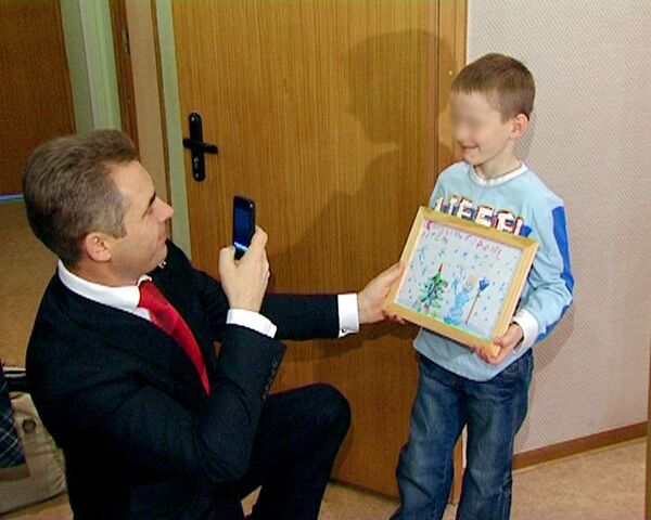 Астахов поздравил возвращенного из США Артема Савельева с Новым годом Астахов поздравил возвращенного из США Артема Савельева с Новым годом