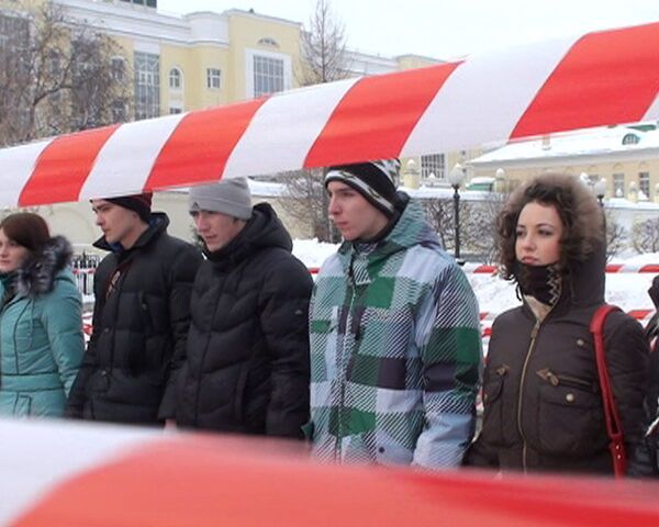 Студенты Екатеринбурга почтили память жертв теракта в Домодедово Студенты Екатеринбурга почтили память жертв теракта в Домодедово