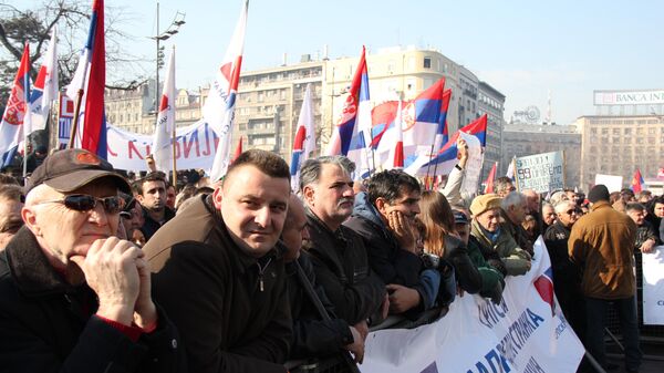 В Белграде протестующие прорвали оцепление у президентского дворца