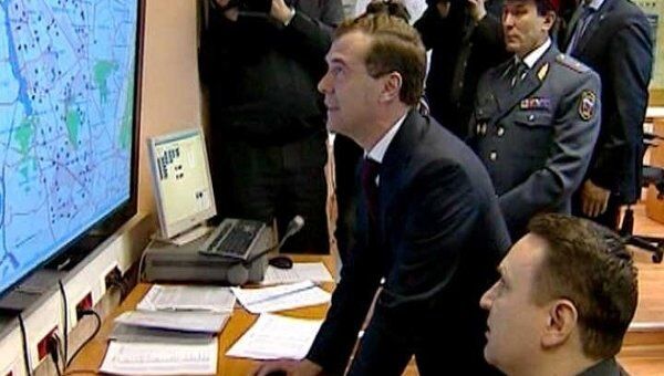 Медведеву в УВД по Северному округу Москвы показали машину времени Медведеву в УВД по Северному округу Москвы показали машину времени