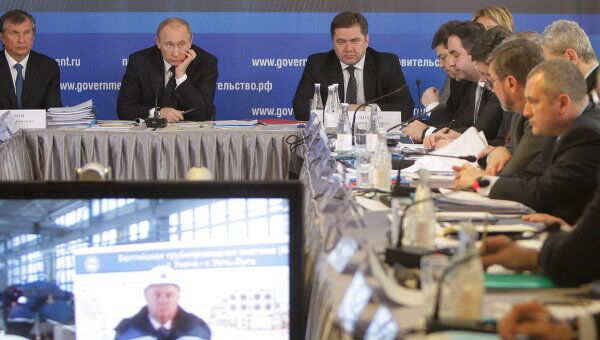 Премьер-министр РФ В.Путин провел совещание о результатах работы ТЭК в 2010 году Премьер-министр РФ В.Путин провел совещание о результатах работы ТЭК в 2010 году