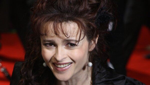 Актриса Хелена Бонэм Картер на церемонии награждения BAFTA Актриса Хелена Бонэм Картер на церемонии награждения BAFTA