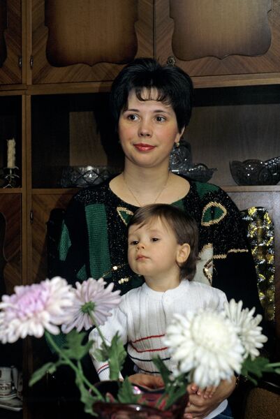 Дочь Юрия Гагарина Галина с сыном Юрой Дочь Юрия Гагарина Галина с сыном Юрой