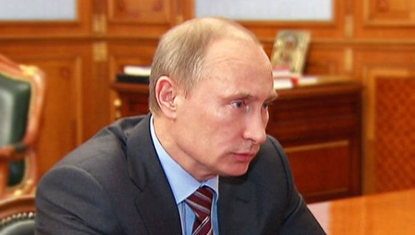 Путин потребовал избавить рынок ГСМ в России от спекуляций и сговоров Путин потребовал избавить рынок ГСМ в России от спекуляций и сговоров