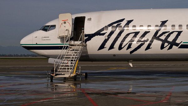 Самолет авиакомпании Alaska Airlines. Архивное фото Самолет авиакомпании Alaska Airlines. Архивное фото