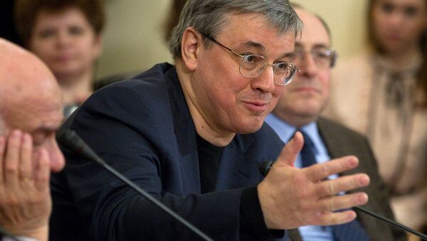 Ярослав Кузьминов на публичной дискуссии с блогером Алексеем Навальным Ярослав Кузьминов на публичной дискуссии с блогером Алексеем Навальным