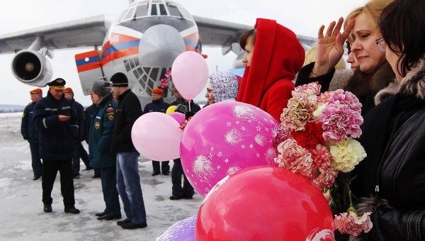 Встреча спасателей МЧС России, прибывших из Японии, на аэродроме Раменское Встреча спасателей МЧС России, прибывших из Японии, на аэродроме Раменское