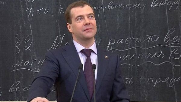 Медведев: жить в общежитии весело, но заниматься наукой трудно Медведев: жить в общежитии весело, но заниматься наукой трудно