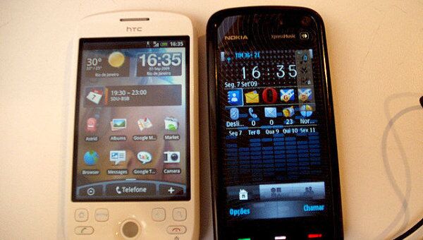 Телефоны HTC и Nokia. Архивное фото Телефоны HTC и Nokia. Архивное фото