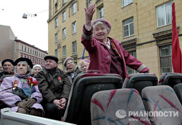 Ретро-автопробег военной техники времен Великой Отечественной войны в Санкт-Петербурге Ретро-автопробег военной техники времен Великой Отечественной войны в Санкт-Петербурге