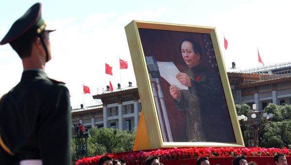 Портрет Мао Цзэдуна на торжествах в Китае Портрет Мао Цзэдуна на торжествах в Китае