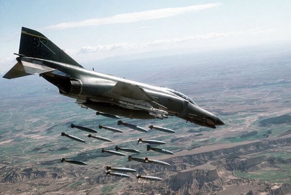 Американский военный самолет F-4E Phantom II Американский военный самолет F-4E Phantom II