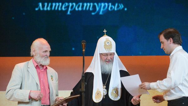 Награждение лауреата первой Патриаршей литературной премии Награждение лауреата первой Патриаршей литературной премии