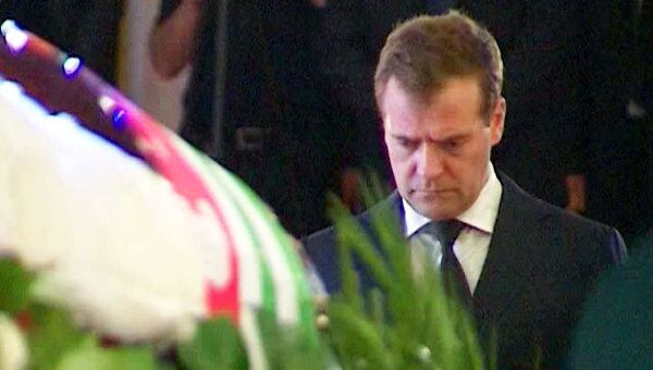 Медведев простился с президентом Абхазии Сергеем Багапшем Медведев простился с президентом Абхазии Сергеем Багапшем