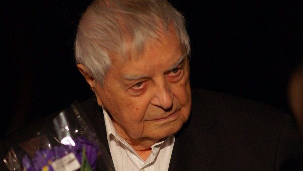 Режиссер Любимов Ю.П. прощается со зрителями Таганки Режиссер Любимов Ю.П. прощается со зрителями Таганки