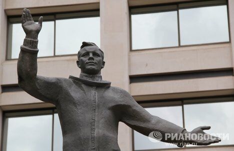 Памятник Юрию Гагарину в Лондоне у здания штаб-квартиры Британского Совета Памятник Юрию Гагарину в Лондоне у здания штаб-квартиры Британского Совета