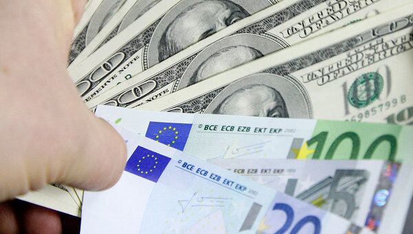 Рубль упал к доллару на 37 коп и к евро на 33 коп Рубль упал к доллару на 37 коп и к евро на 33 коп