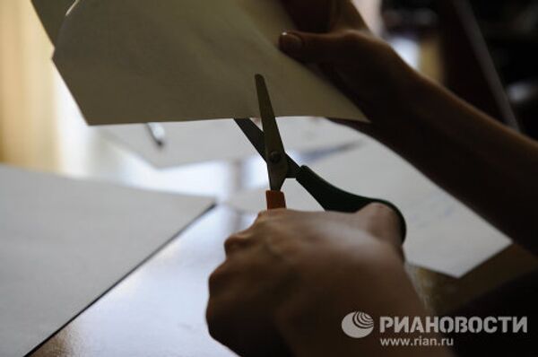 Канцелярские принадлежности для левшей Канцелярские принадлежности для левшей