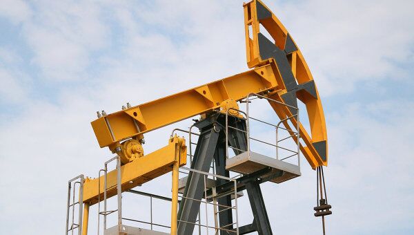Штанговый насос на нефтяной скважине Штанговый насос на нефтяной скважине