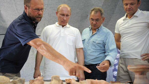 Посещение В.Путиным археологических раскопок древней Фанагории на Таманском полуострове Посещение В.Путиным археологических раскопок древней Фанагории на Таманском полуострове