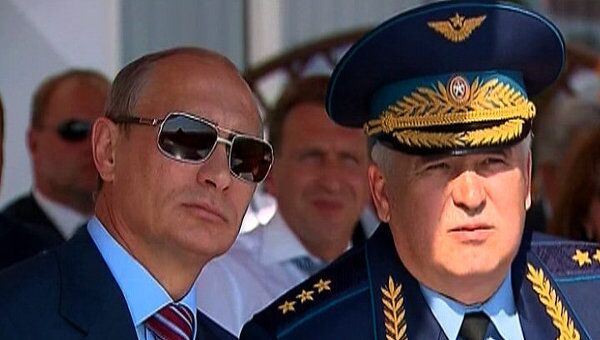 Путину на МАКС-2011 показали высший пилотаж и истребитель Т-50 Путину на МАКС-2011 показали высший пилотаж и истребитель Т-50