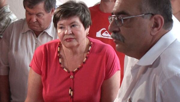 Надежда Цапок после суда попросила ее не трогать и пошла в камеру сама Надежда Цапок после суда попросила ее не трогать и пошла в камеру сама