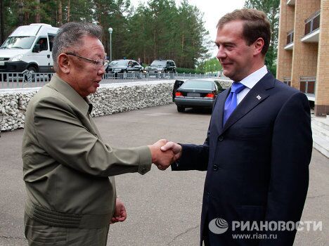 Президент РФ Д.Медведев встретился с лидером Северной Кореи Ким Чен Иром Президент РФ Д.Медведев встретился с лидером Северной Кореи Ким Чен Иром