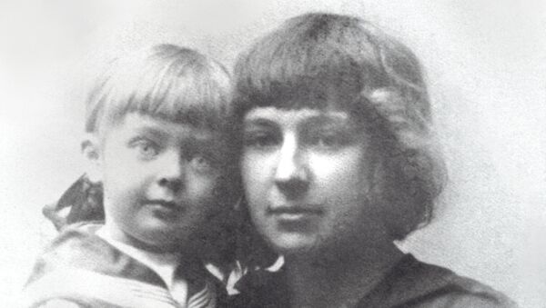 Марина Цветаева с дочерью Алей. 1916 год. Архивное фото Марина Цветаева с дочерью Алей. 1916 год. Архивное фото