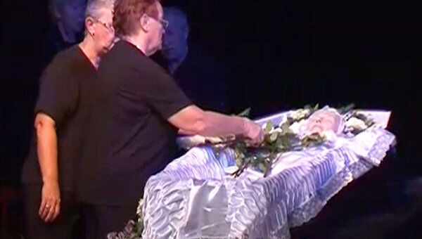 Гражданская панихида по Ие Саввиной проходит в МХТ им. Чехова Гражданская панихида по Ие Саввиной проходит в МХТ им. Чехова