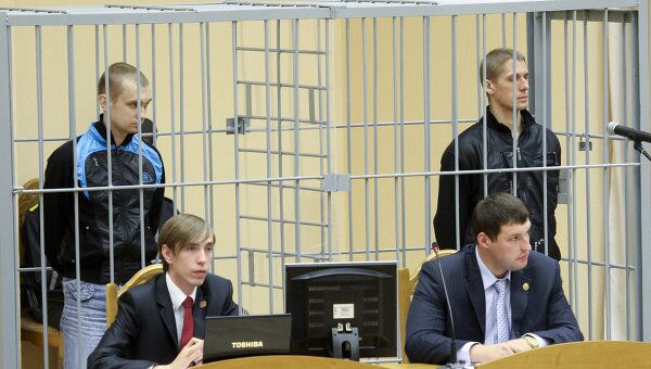 Дмитрий Коновалов и Владислав Ковалев, признанные виновными во взрыве в минском метро. Архивное фото Дмитрий Коновалов и Владислав Ковалев, признанные виновными во взрыве в минском метро. Архивное фото