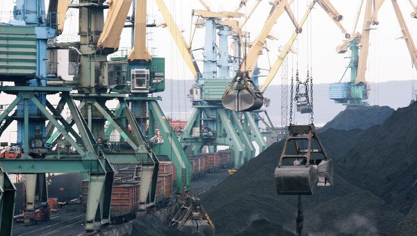 Угольный терминал в порту Угольный терминал в порту