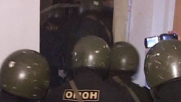 Тульский ОМОН штурмует подпольный игровой клуб. Оперативное видео Тульский ОМОН штурмует подпольный игровой клуб. Оперативное видео