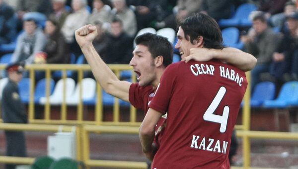 Сальваторе Боккетти и Сесар Навас (слева направо) Сальваторе Боккетти и Сесар Навас (слева направо)