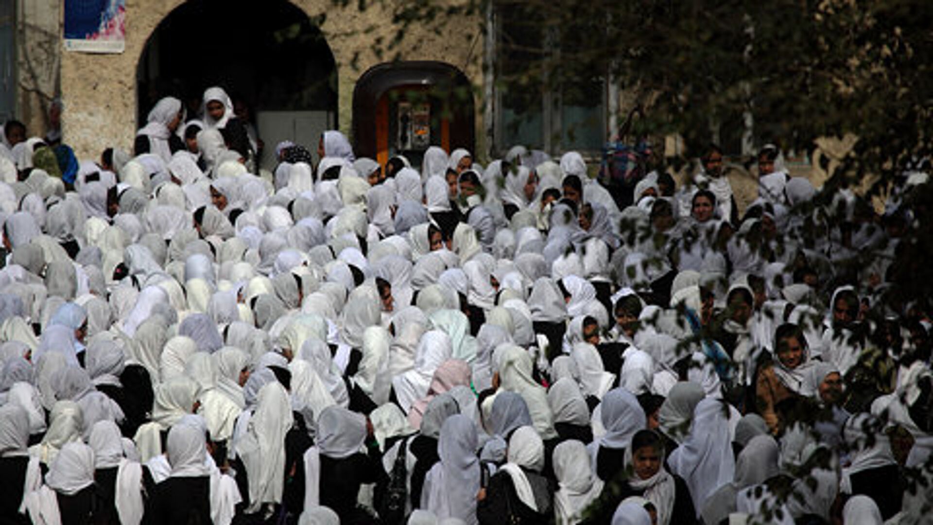 В Афганистане возобновят работу школы для мальчиков и медресе