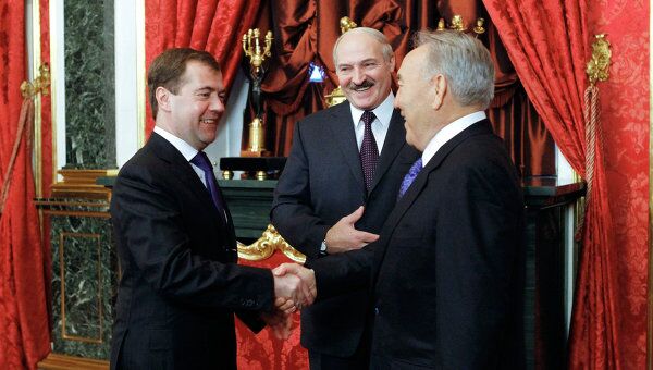 Президент РФ Дмитрий Медведев, президент Белоруссии Александр Лукашенко, президент Казахстана Нурсултан Назарбаев. Архив Президент РФ Дмитрий Медведев, президент Белоруссии Александр Лукашенко, президент Казахстана Нурсултан Назарбаев. Архив