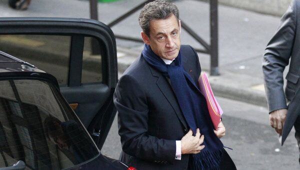 Президент Франции Николя Саркози в четверг навестил в клинике Ля Мюэтт свою супругу и новорожденную дочь Президент Франции Николя Саркози в четверг навестил в клинике Ля Мюэтт свою супругу и новорожденную дочь
