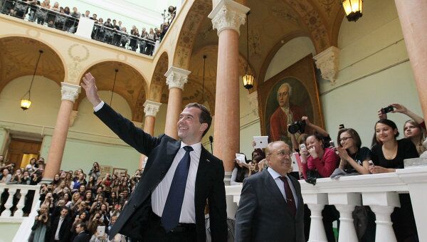 Встреча Д.Медведева с молодежью на журфаке МГУ Встреча Д.Медведева с молодежью на журфаке МГУ