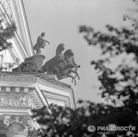 Медная квадрига на фронтоне Государственного академического Большого театра Медная квадрига на фронтоне Государственного академического Большого театра