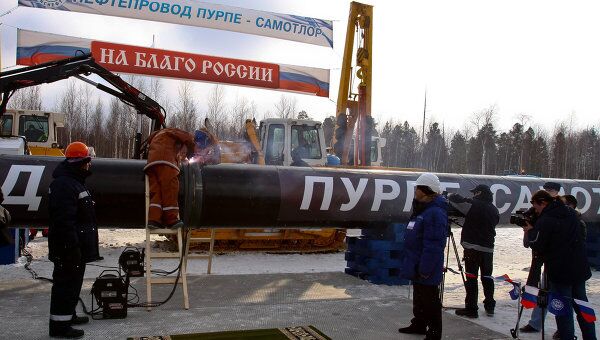 Сварен первый стык нефтепровода Пурпе - Самотлор. Архив Сварен первый стык нефтепровода Пурпе - Самотлор. Архив