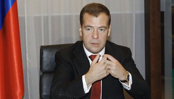 Медведев объяснил, какую пользу экономике России принесет МФЦ Медведев объяснил, какую пользу экономике России принесет МФЦ