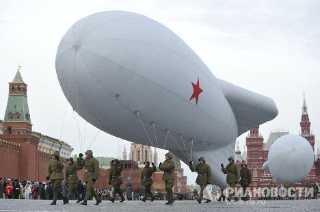 Шествие в честь 70-летней годовщины парада на Красной площади Шествие в честь 70-летней годовщины парада на Красной площади