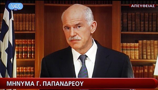 Премьер-министр Греции Йоргос Папандреу выступает с телеобращением Премьер-министр Греции Йоргос Папандреу выступает с телеобращением