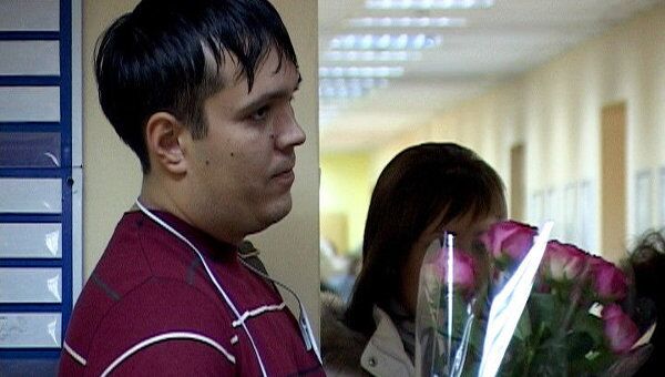 К кабинету Ахтаханова в СГА преподаватели и студенты несут цветы К кабинету Ахтаханова в СГА преподаватели и студенты несут цветы