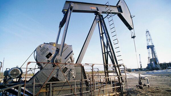 Добыча нефти. Архивное фото Добыча нефти. Архивное фото