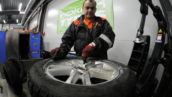 Работа мастерской завода Nokian Tyres. Архивное фото Работа мастерской завода Nokian Tyres. Архивное фото