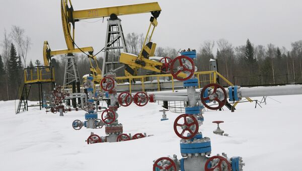 Нефтяное месторождение. Архивное фото Нефтяное месторождение. Архивное фото
